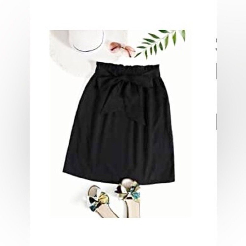 SHEIN Paperbag Waist Belted Skirt Black Size Medium (6)